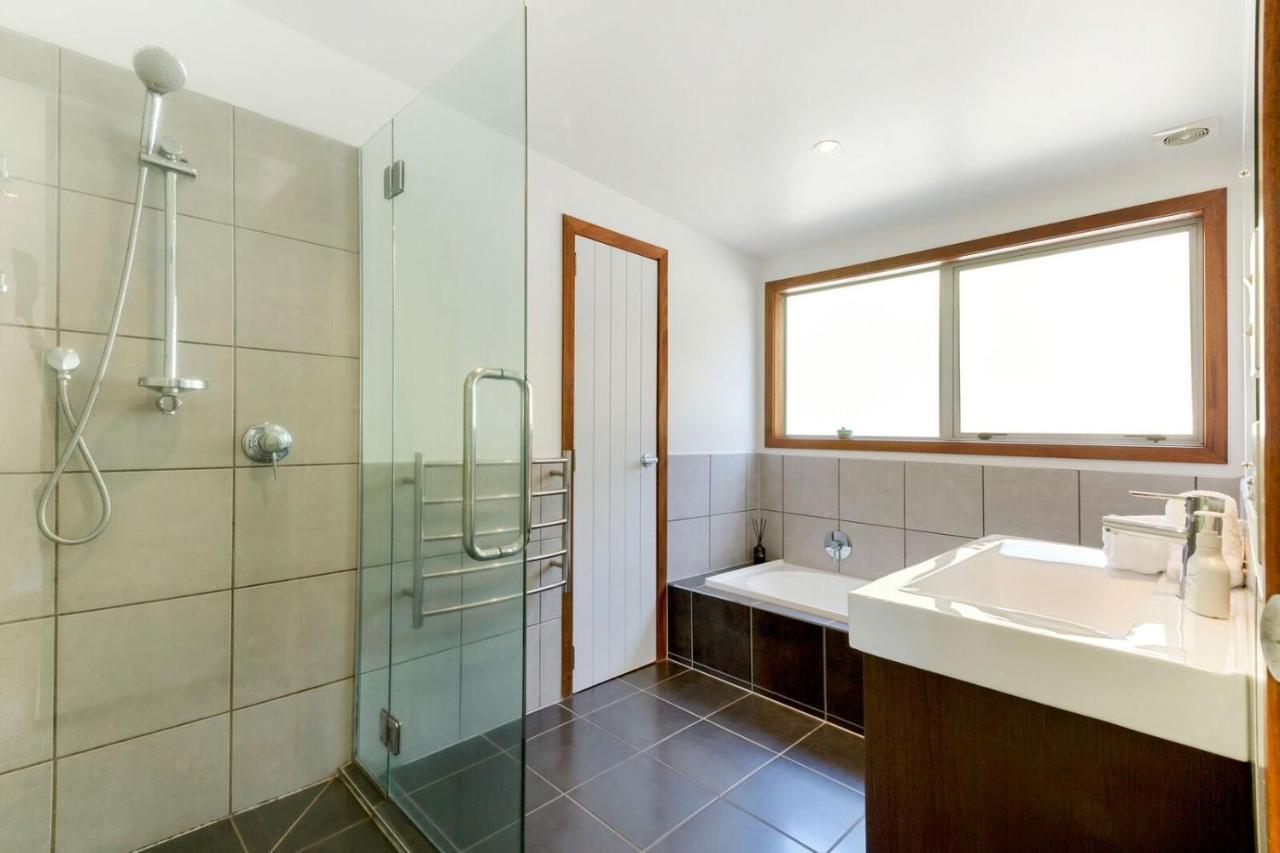 Karaka Sanctuary With Spa Pool By Waiheke Unlimited Oneroa 객실 사진