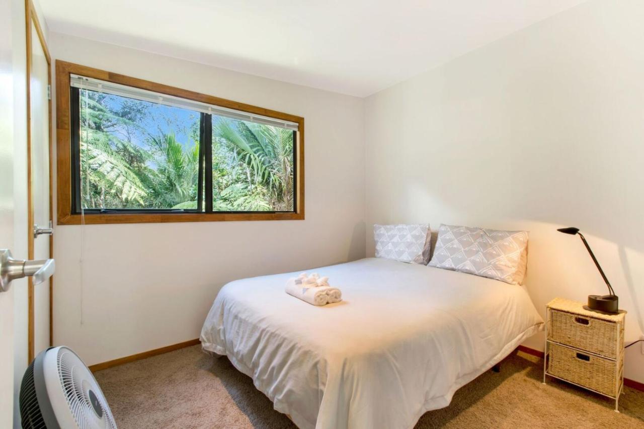 Karaka Sanctuary With Spa Pool By Waiheke Unlimited Oneroa 객실 사진